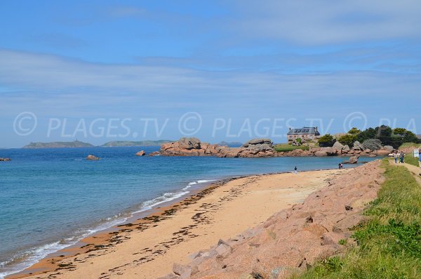 Sand beach on the Renote island in Tregastel - Brittany