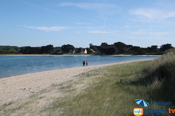 Plage le long du sentier des douaniers de l'ile grande de Pleumeur Bodou