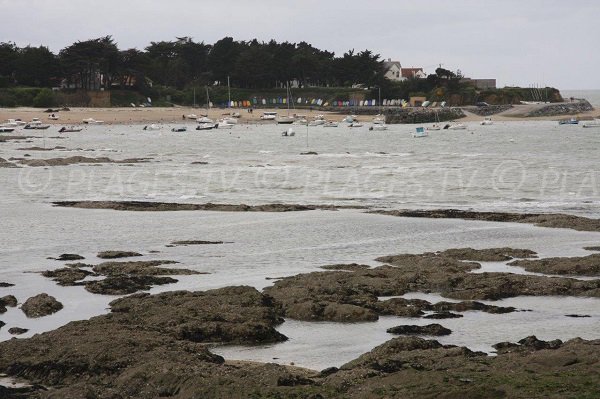 Plage et port du Toulru vue depuis la mer