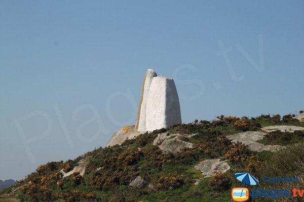 Landmark for boats on the island of Callot