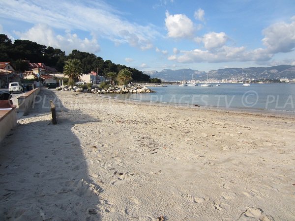 Beach in St Mandrier with sand