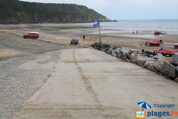 Cale de mise à l'eau sur la plage de Tournemine - Plérin