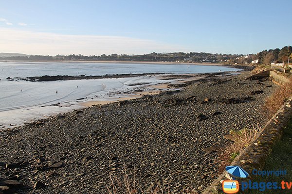 Plage de Traon Velin avec vue sur le fond de la Baie