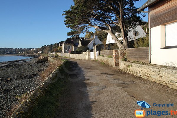 Promenade le long de la plage de Traon Velin