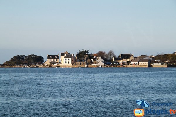 Port de Térénez depuis la plage de Traonazen