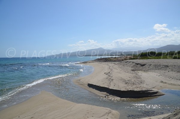 Le Travo au niveau de la plage