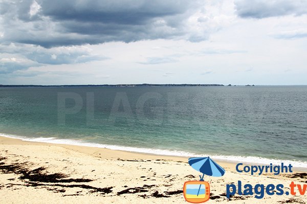 Vue sur Crozon depuis la plage de Trégana à Locmaria-Plouzané