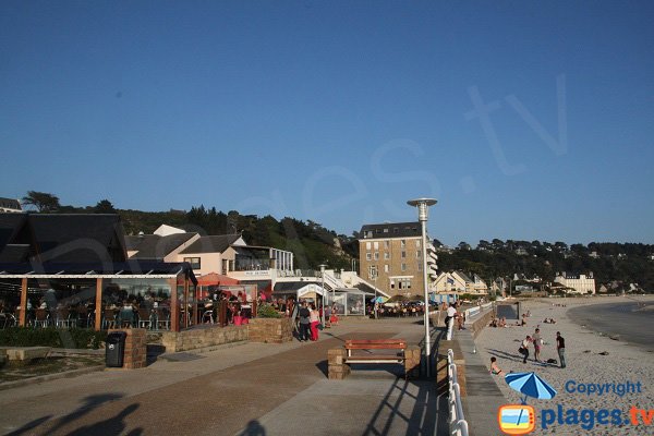 Plage de Tresmeur en été à Trébeurden