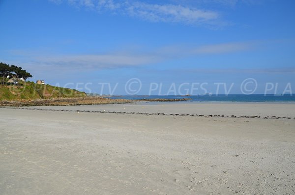 Plage du Trestel avec vue sur la pointe du Goff