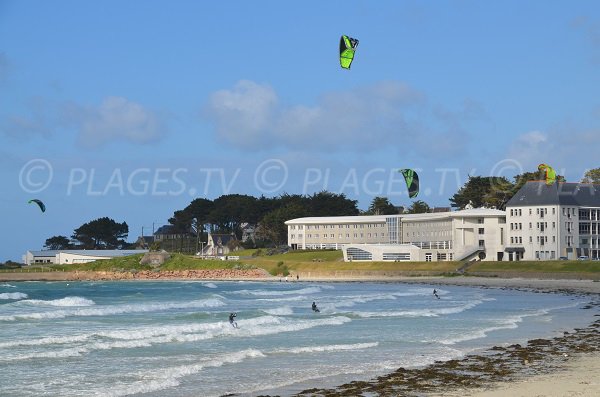 Kitesurf sur la plage du Trestel