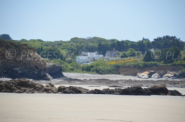 Petite crique à côté de la plage de Trez Rouz à Camaret en Bretagne
