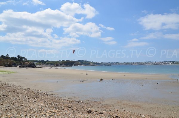 Plage de sable à Crozon sur la route de la pointe des Espagnols