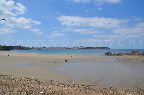 Plage de Crozon avec vue sur Camaret sur Mer