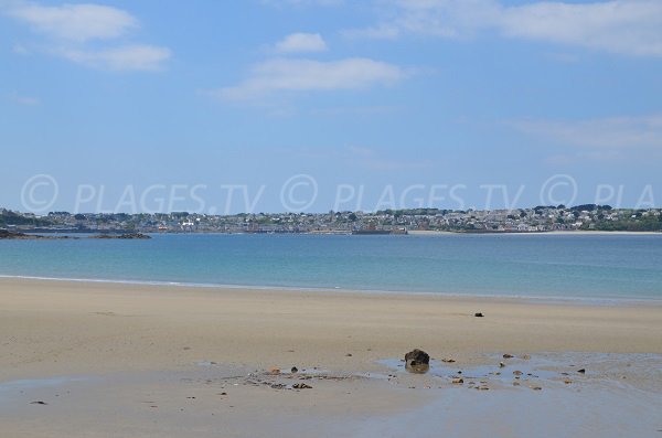 Plage sauvage de sable à Crozon