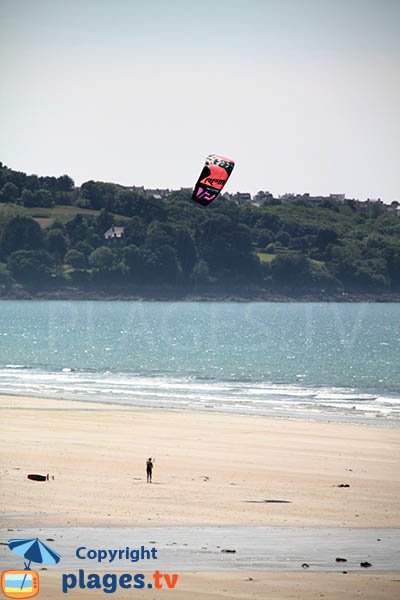 Kitesurf à proximité de Douarnenez en Bretagne