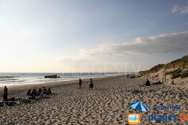 Surf sur la plage de Tronoen en Bretagne