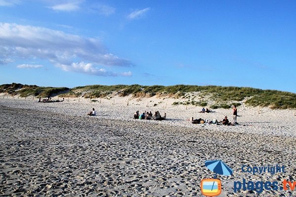 Belle dune de la plage de Tronoen en Bretagne