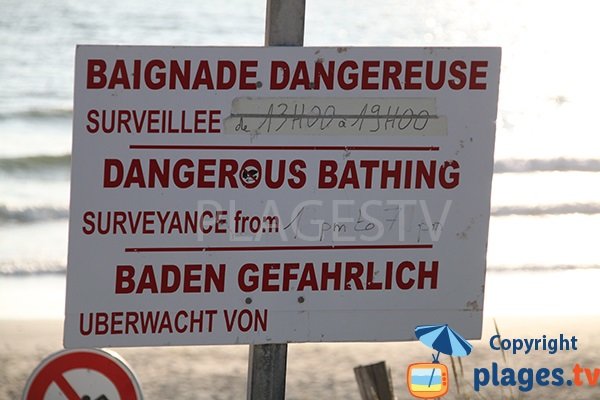 Baignade sur la plage de Saint Jean Trolimon