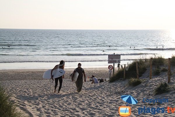 Plage pour le surf à Saint Jean Trolimon - Finistère