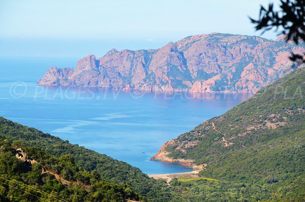 Photo de la crique de Tuara avec vue sur le golfe de Girolata - Corse