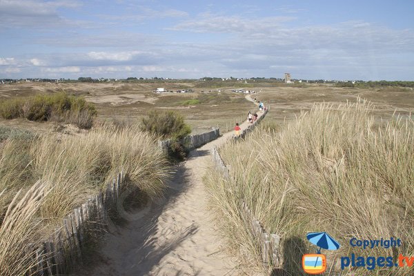 Sentier d'accès à la plage de Ty Hoche à Plouharnel