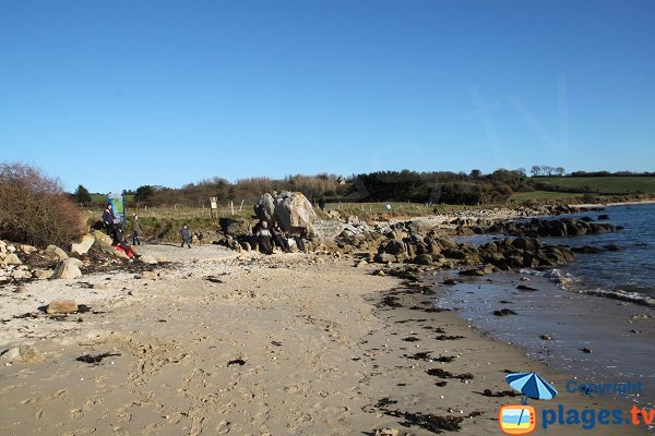 Crique sableuse à Ty Louzou proche de St Samson