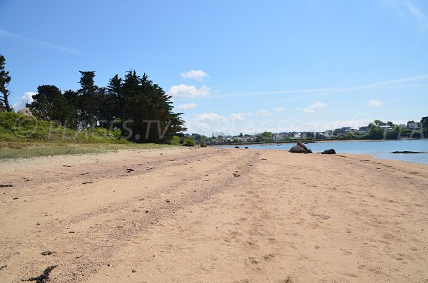 Plage dans la baie de Sainte Anne à Trégastel