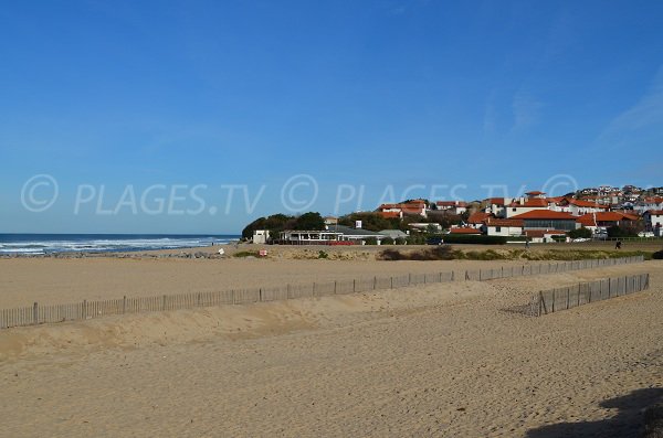 Plage d'Uhabia avec vue sur les maisons basques de Bidart