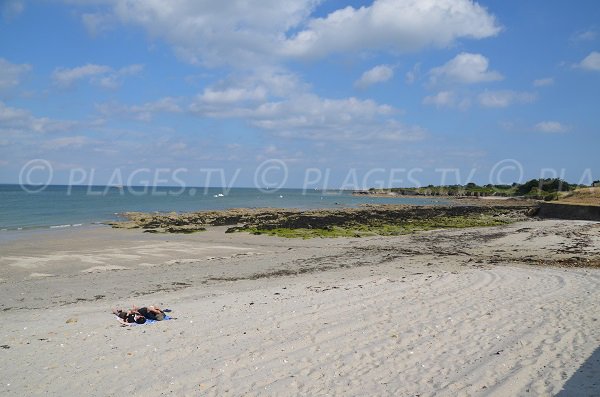 Plage de Saint Julien à Quiberon - Vue en direction du port