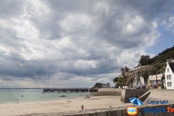 Petit port sur la plage de Val André - Pléneuf