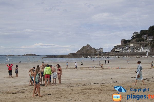 Animations sur la plage de Val André