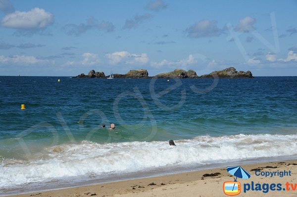 Vue sur les ilots depuis la plage du Val