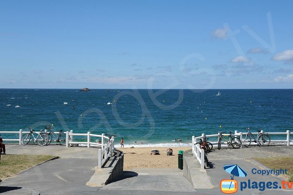 Accès à la plage du Val à St Malo