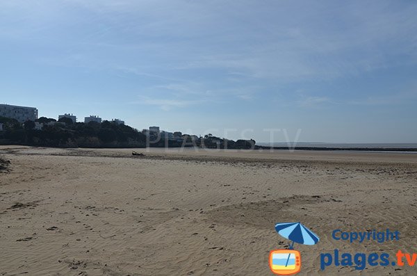 Plage à St Georges de Didonne du côté de la pointe de la Vallières