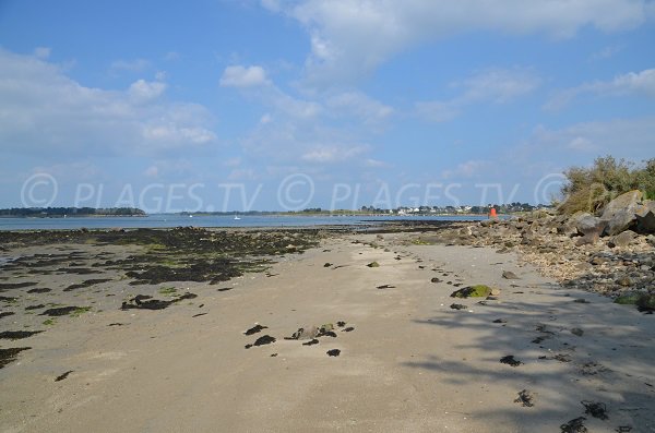 Beach at the input of gulf of Morbihan - Locmariaquer