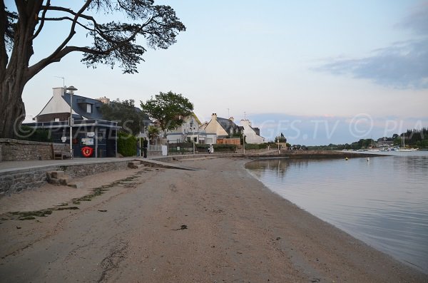 Vannes beach at high tide - France