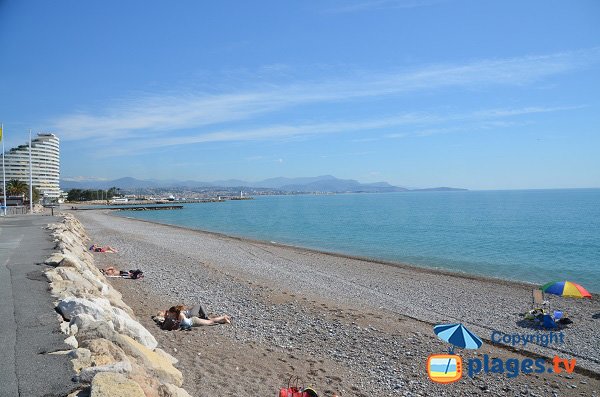 Plage privée à proximité des marinas Baie des Anges