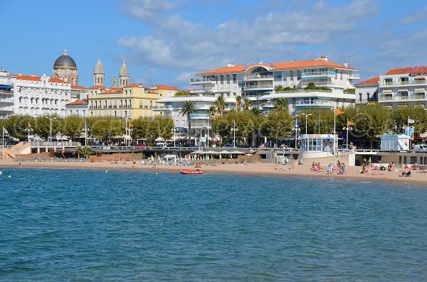 Spiaggia vicino al porto di Saint Raphael