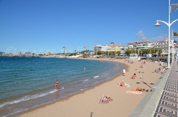 Foto des zentralen Teils des Strandes von Veillat - St Raphael