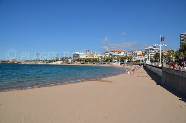 Beach well protected in Saint Raphael - French Riviera