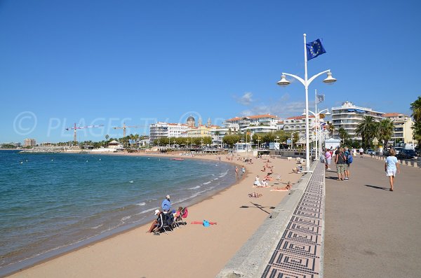 Promenade Coty à côté de la plage Veillat à St Raphaël