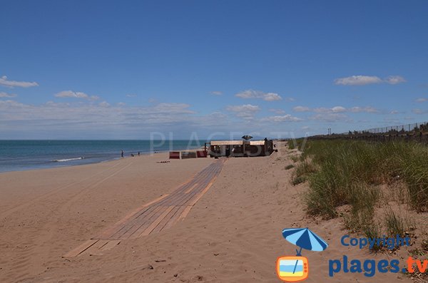 Photo de la plage et des dunes de la plage de Vendres à la limite de Valras