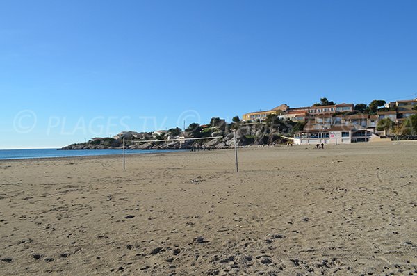 Beachvolleyballfeld am Strand von Verdon