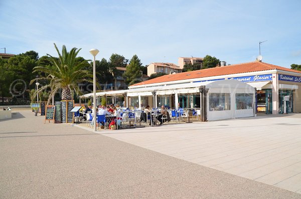 Restaurants sur la plage du Verdon à La Couronne