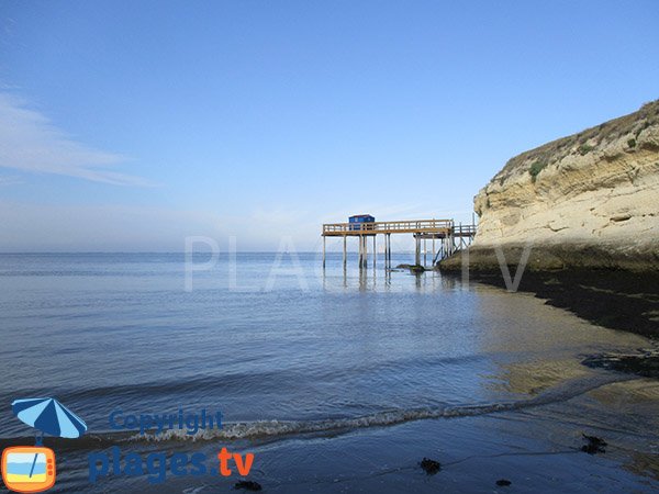 Carrelet sur la plage des Vergnes à Meschers sur Gironde