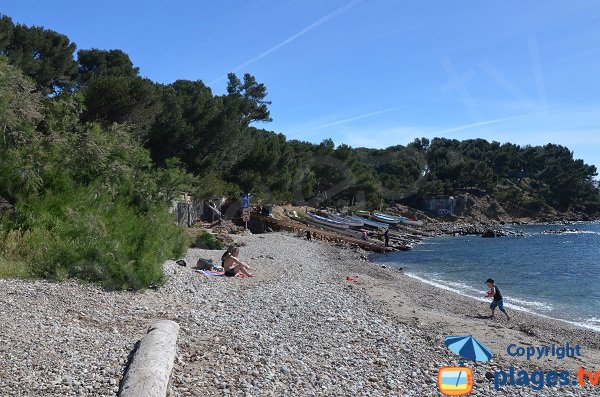 Shade on the Verne beach of La Seyne