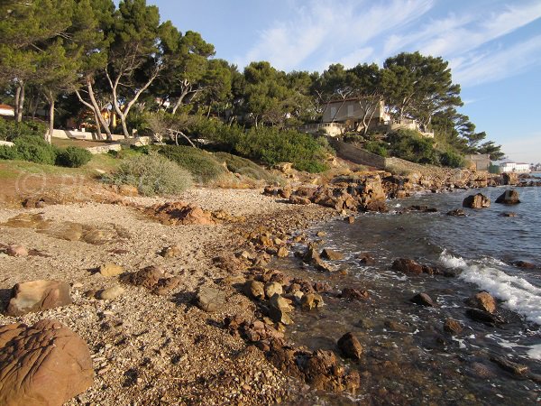 Plage sauvage à proximité du centre-ville de La Seyne sur Mer