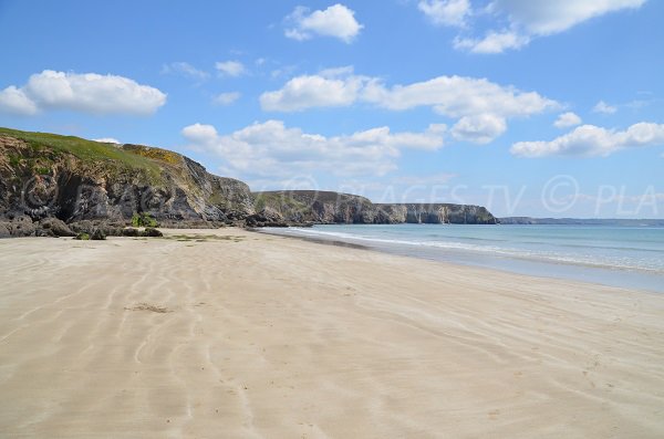 Petite crique sur la plage du Véryac'h à Camaret sur Mer