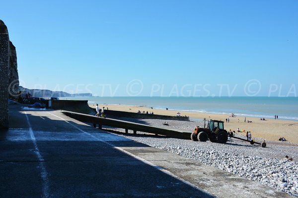 Plage de Veules les Roses au niveau des falaises