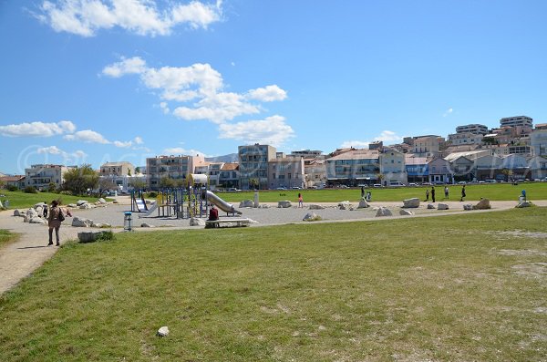 Jardin d'enfant à proximité de la plage de la Vieille Chapelle à Marseille